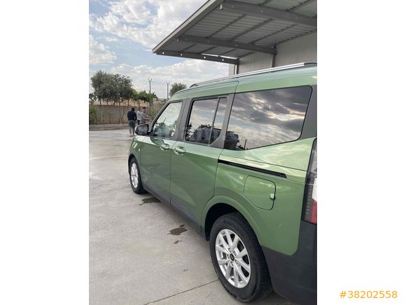 Bankacıdan 
Ford Tourneo Courier 1.0 EcoBoost Titanium 2024 Model 
 34000 km Yeşil