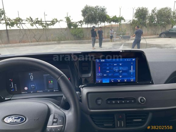 Bankacıdan 
Ford Tourneo Courier 1.0 EcoBoost Titanium 2024 Model 
 34000 km Yeşil