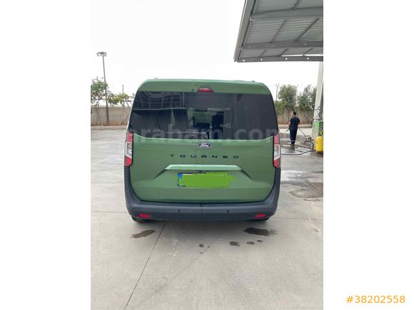 Bankacıdan 
Ford Tourneo Courier 1.0 EcoBoost Titanium 2024 Model 
 34000 km Yeşil