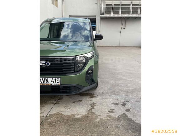 Bankacıdan 
Ford Tourneo Courier 1.0 EcoBoost Titanium 2024 Model 
 34000 km Yeşil