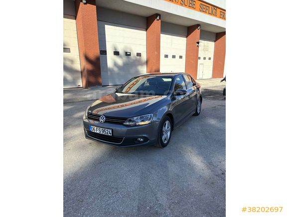 Sahibinden Volkswagen Jetta 1.6 TDi Comfortline 2011 Model  310.000 km Gri