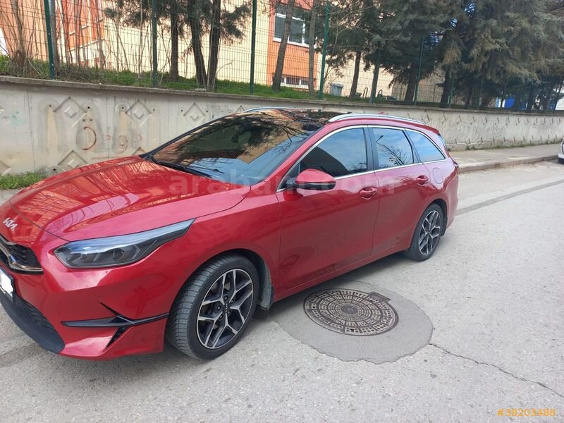 Sahibinden Kia Ceed 1.6 CRDi MHEV Ototmatik Prestige SW 2022 Model 1