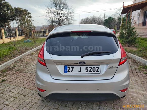Aracım manuel dir Sıfır muayene sıfır lastik masrafsız hatasız 