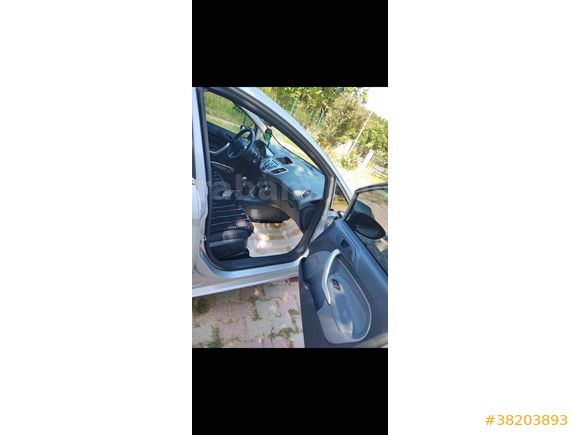 Aracım manuel dir Sıfır muayene sıfır lastik masrafsız hatasız 