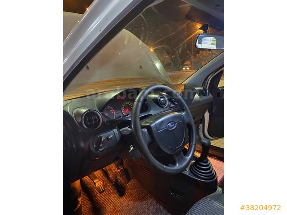 Sahibinden Ford Fiesta 1.4 Comfort 2004 Model  280.000 km Beyaz