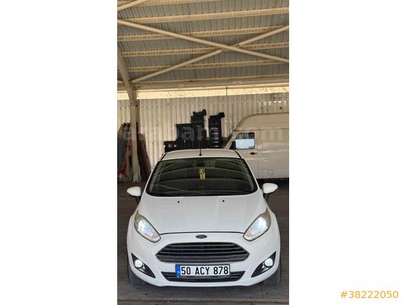 Sahibinden Ford Fiesta 1.5 TDCi Titanium 2015 Model  204.000 km Beyaz