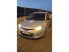 Sahibinden özel üretim otomatik Hyundai i20 1.4 CVVT Sense nin bir ust go paketi 2014 Model 