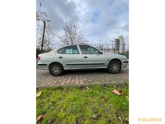 2000 Model Megane 1 RTE