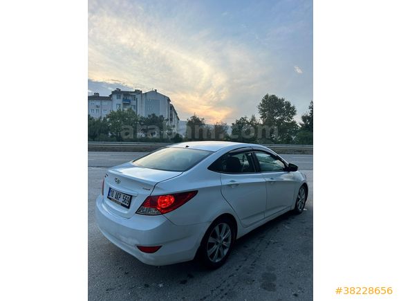 Sahibinden Hyundai Accent Blue 1.6 CRDI Mode Plus 2014 Model