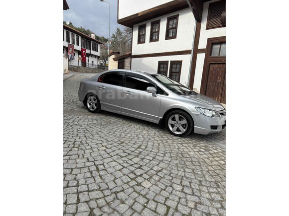 Honda  CIVIC FD6 
