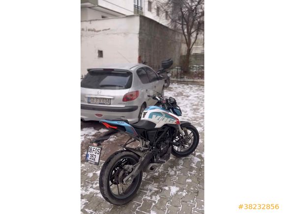  14 KM Voge 125 r 