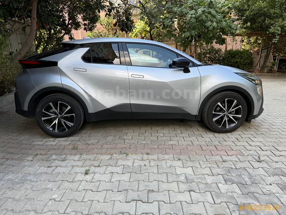 Sahibinden Toyota C-HR 1.8 Hybrid Passion 2025 Model 