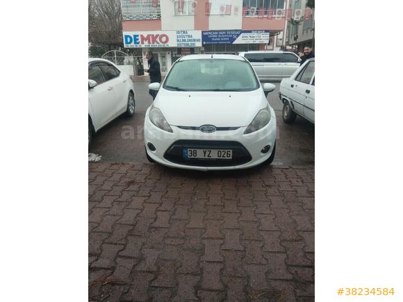 Sahibinden Ford Fiesta 1.4 TDCi My 2011 Model  296.000 km Beyaz