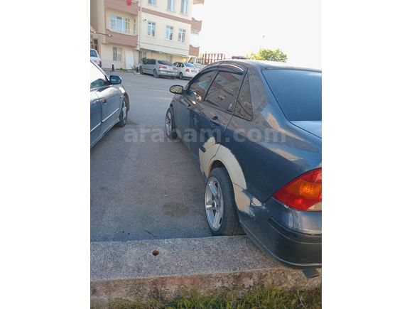 Sahibinden Ford Focus 1.6 Ghia 2003. Model