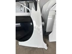 Passat B8 sol ön çamurluk beyaz