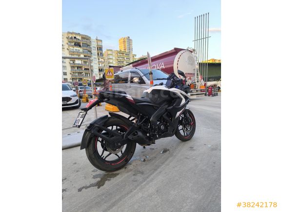 Hasar kayıtsız Bajaj Pulsar rs200