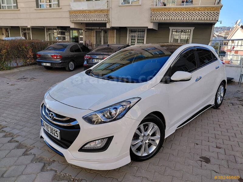 2014 MODEL HYUNDAI i30 1.6 CRDI ELİTE OTOMATIK HATASIZ BOYASIZ