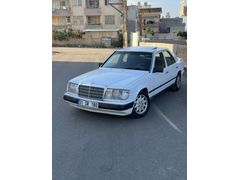 Yıldızları  Üstünde  üst açarlı  mercedes  200E