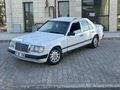 Yıldızları  Üstünde  üst açarlı  mercedes  200E