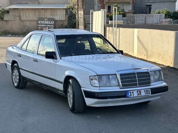 Yıldızları  Üstünde  üst açarlı  mercedes  200E