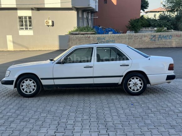 Yıldızları  Üstünde  üst açarlı  mercedes  200E