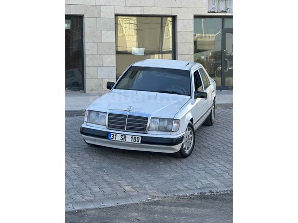 Yıldızları  Üstünde  üst açarlı  mercedes  200E
