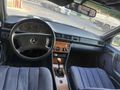 Yıldızları  Üstünde  üst açarlı  mercedes  200E