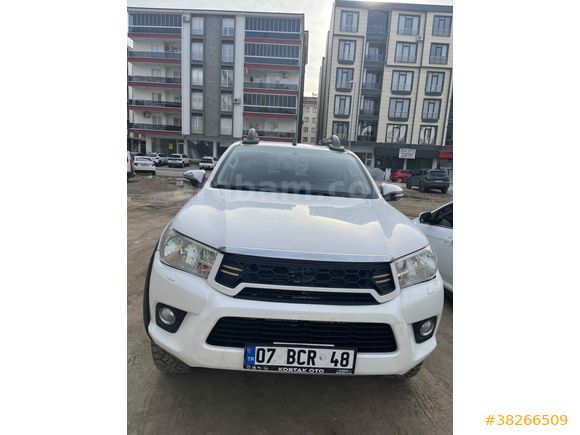 Sahibinden Toyota Hilux 2.4 D-4D 4x4 Adventure 2016 Model  260.000 km Beyaz