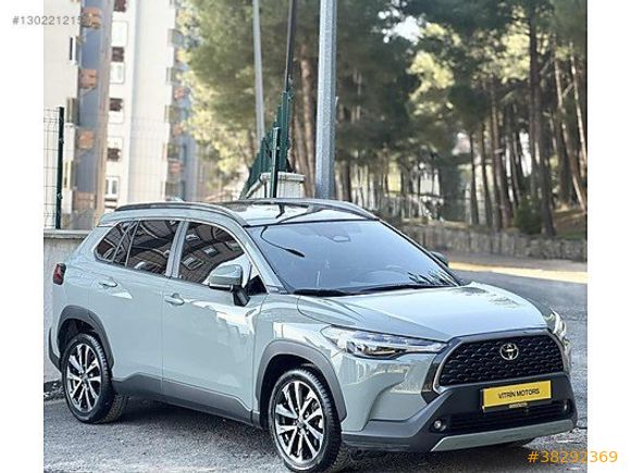 -VİTRİN MOTORS-2025 TOYOTA COROLLA CROSS CAM TAVAN 9.500 KM HTSZ