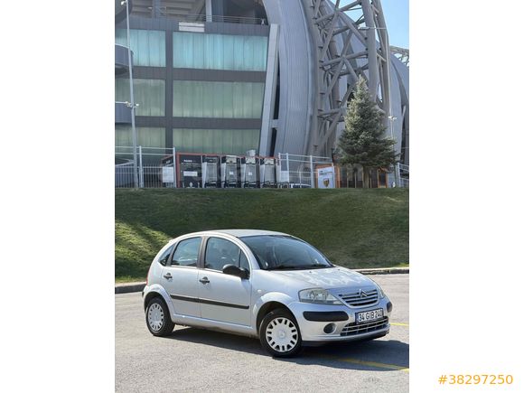 1.4  dizel. Sx tutulan motor 70 lik aracı 5 ay önce bayan öğretmen den aldım  gayet bakımlı ve diridir tek  kusuru    Güneş yanığı   