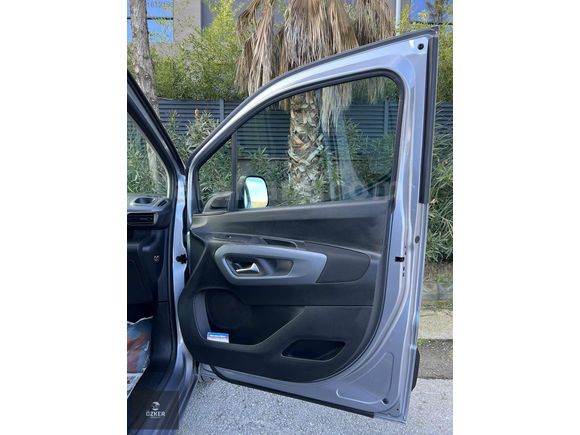 2024 CAM TAVAN OPEL COMBO ULTIMATE 37.000KM HATASIZ BOYASIZ