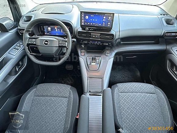 YUNUS OTOMOTİV'den 2024 Opel Combo Ultimate Cam Tavan Boyasız