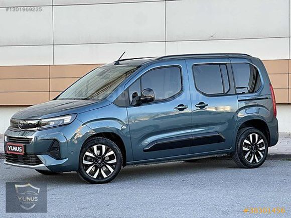 YUNUS OTOMOTİV'den 2024 Opel Combo Ultimate Cam Tavan Boyasız