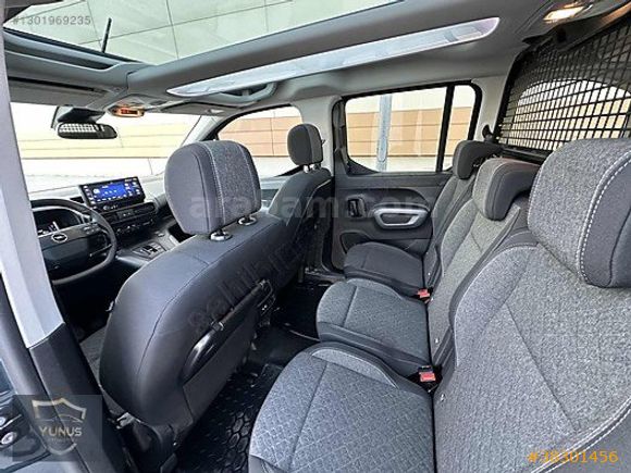 YUNUS OTOMOTİV'den 2024 Opel Combo Ultimate Cam Tavan Boyasız