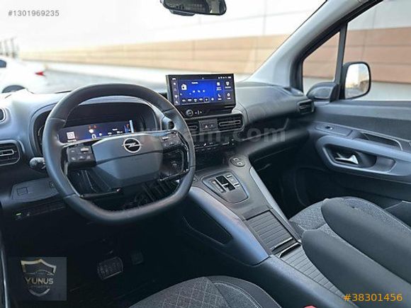 YUNUS OTOMOTİV'den 2024 Opel Combo Ultimate Cam Tavan Boyasız