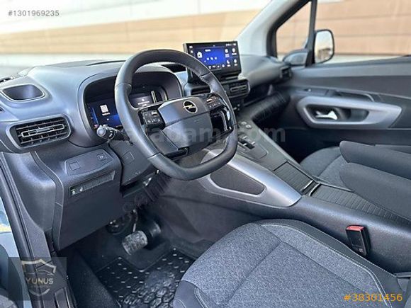YUNUS OTOMOTİV'den 2024 Opel Combo Ultimate Cam Tavan Boyasız