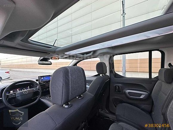 YUNUS OTOMOTİV'den 2024 Opel Combo Ultimate Cam Tavan Boyasız