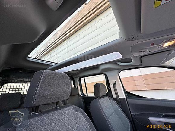 YUNUS OTOMOTİV'den 2024 Opel Combo Ultimate Cam Tavan Boyasız