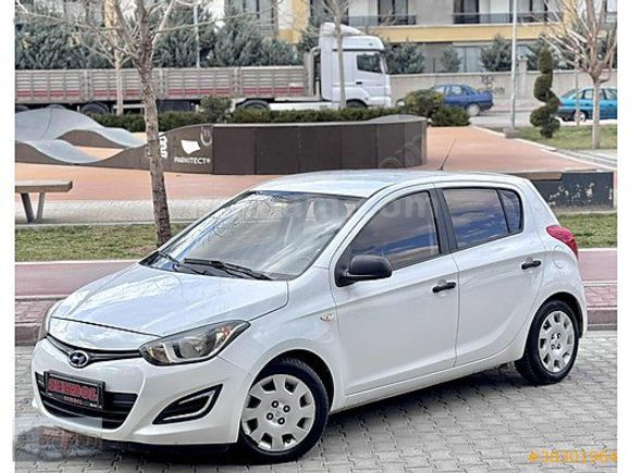 2014 MODEL HYUNDAİ İ20 DEGİŞENSİZ KAZASIZ YAKIT CİMRİSİ