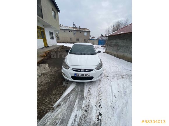 Sahibinden Hyundai Accent Blue 1.4 CVVT Prime 2012 Model  210.000 km Beyaz