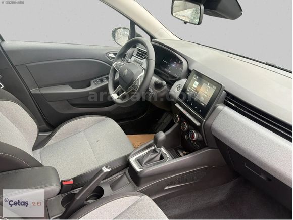 ÇETAŞ RENAULT MAHMUTBEY'DEN 2025 CLİO EVO BOYASIZ 27.000 KM