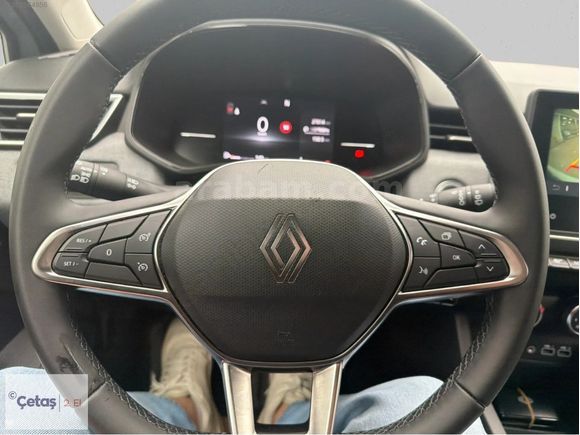 ÇETAŞ RENAULT MAHMUTBEY'DEN 2025 CLİO EVO BOYASIZ 27.000 KM