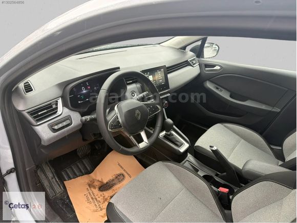 ÇETAŞ RENAULT MAHMUTBEY'DEN 2025 CLİO EVO BOYASIZ 27.000 KM