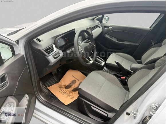 ÇETAŞ RENAULT MAHMUTBEY'DEN 2025 CLİO EVO BOYASIZ 27.000 KM