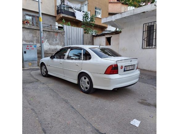 Sahibinden Opel Vectra 2.0  16v otomatik  cdx  2000 Model  0 motorlu Beyaz