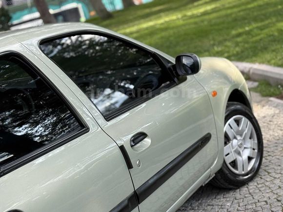 RENAULT CLİO 1.5 DCİ ORJİNAL EMSALSİZ TEMİZLİKTE SIFIR LASTİK