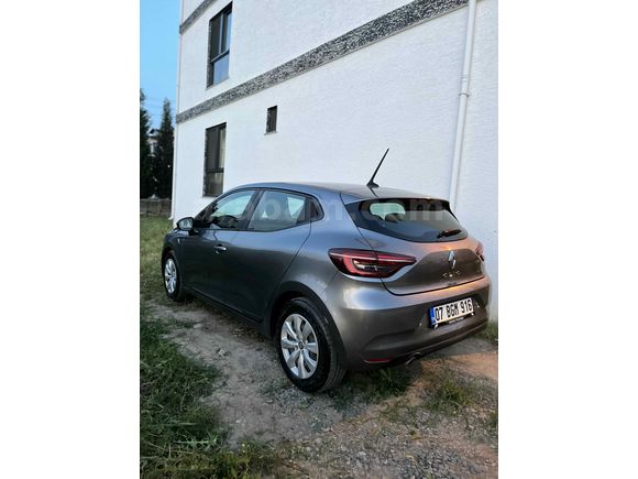 ACİL      Sahibinden Renault Clio 1.0 SCe Joy 2023 Model  89.000 km Gri (Gümüş)