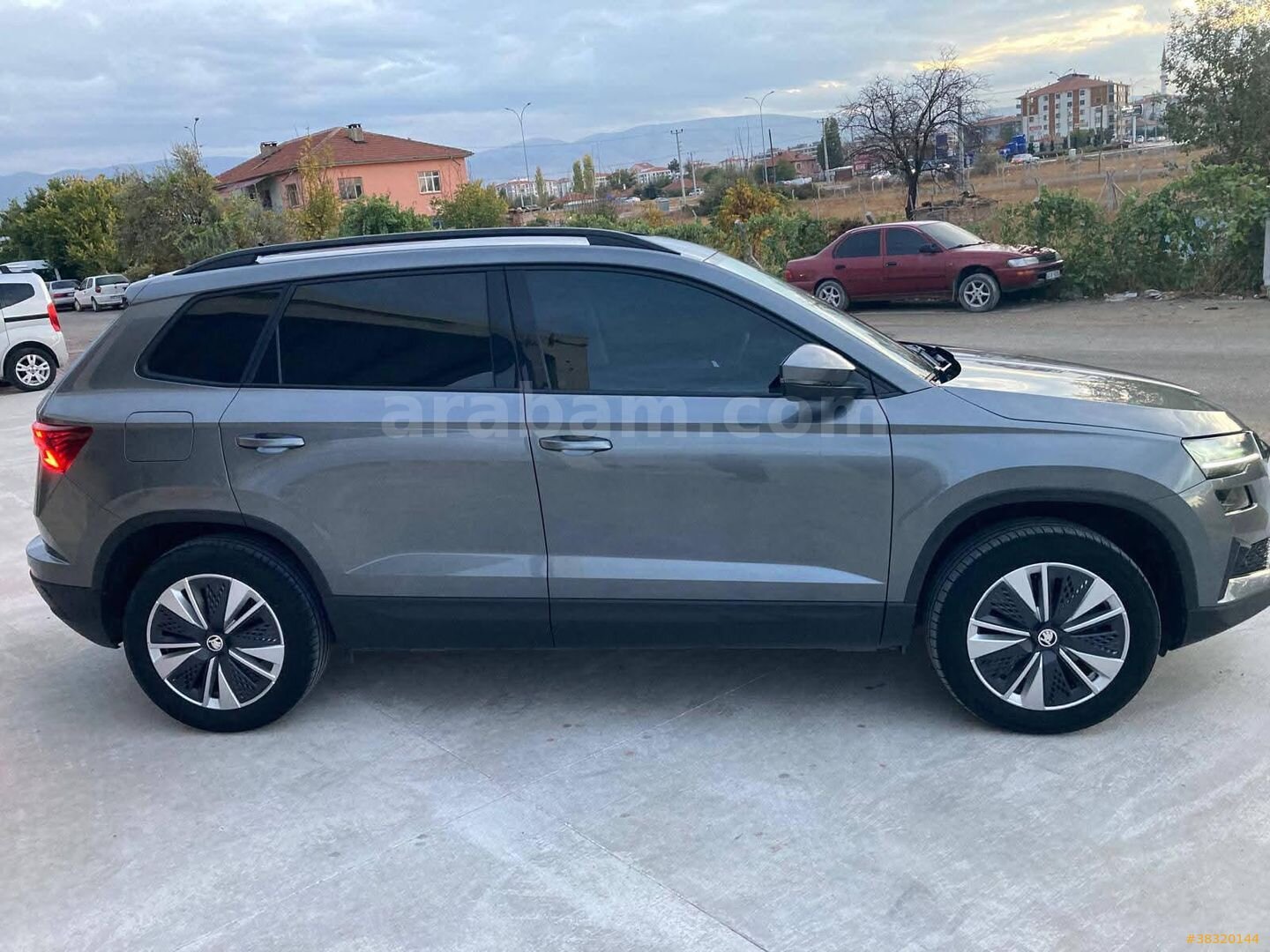 Sahibinden Skoda Karoq 1.5 TSI Elite 2023 Model 34.000 km Füme 6
