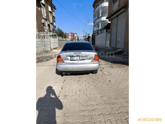 Sahibinden Ford Focus 2.0 Ghia 2001 Model