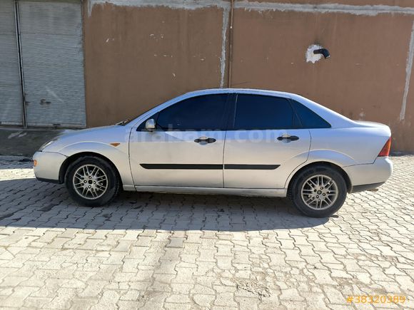 Sahibinden Ford Focus 2.0 Ghia 2001 Model